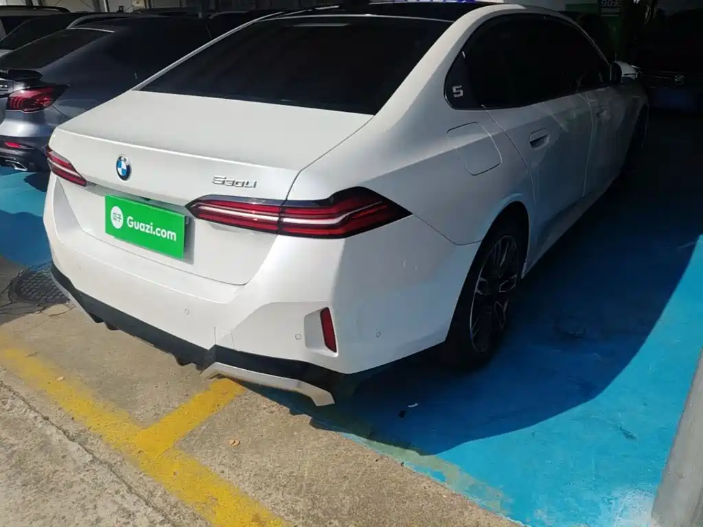 BMW 5 Series — миниатюра 8