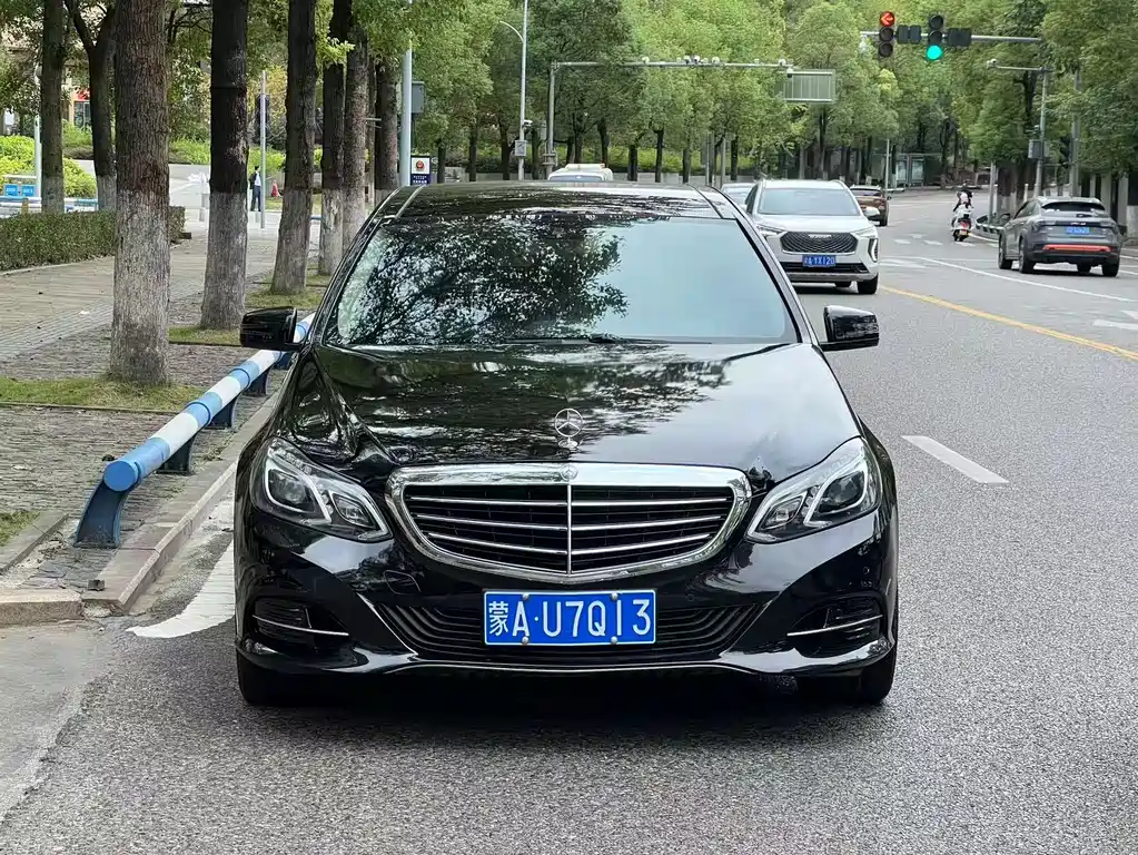 Mercedes-Benz E-Class — миниатюра 2