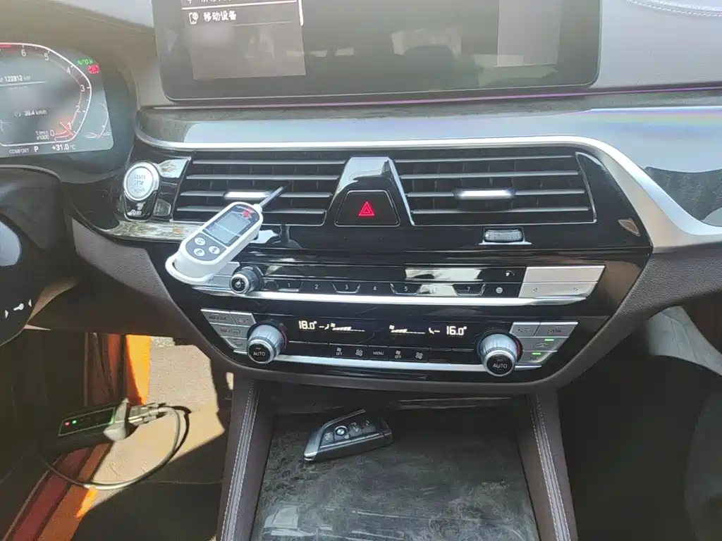 BMW 5 Series — миниатюра 10