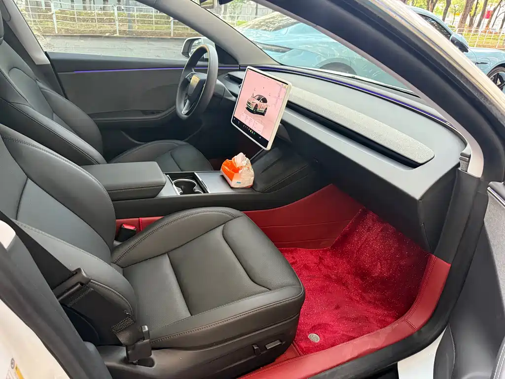 Tesla Model 3 — миниатюра 10