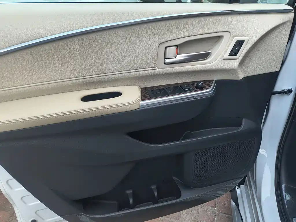 Toyota Granvia — миниатюра 7