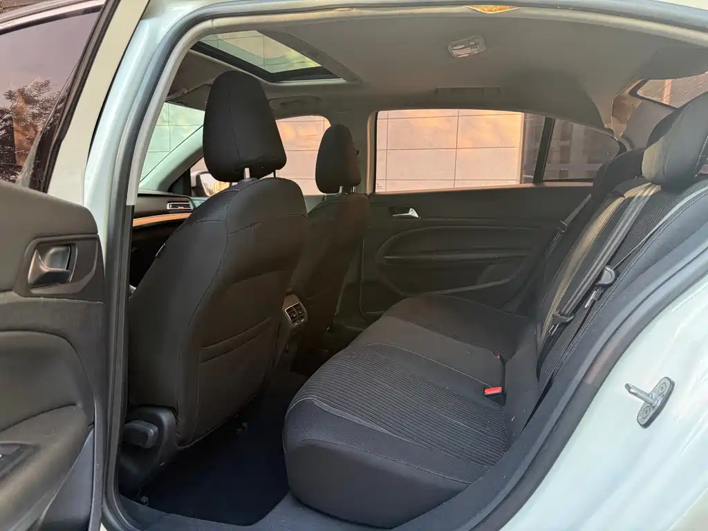 Peugeot 408 — миниатюра 9