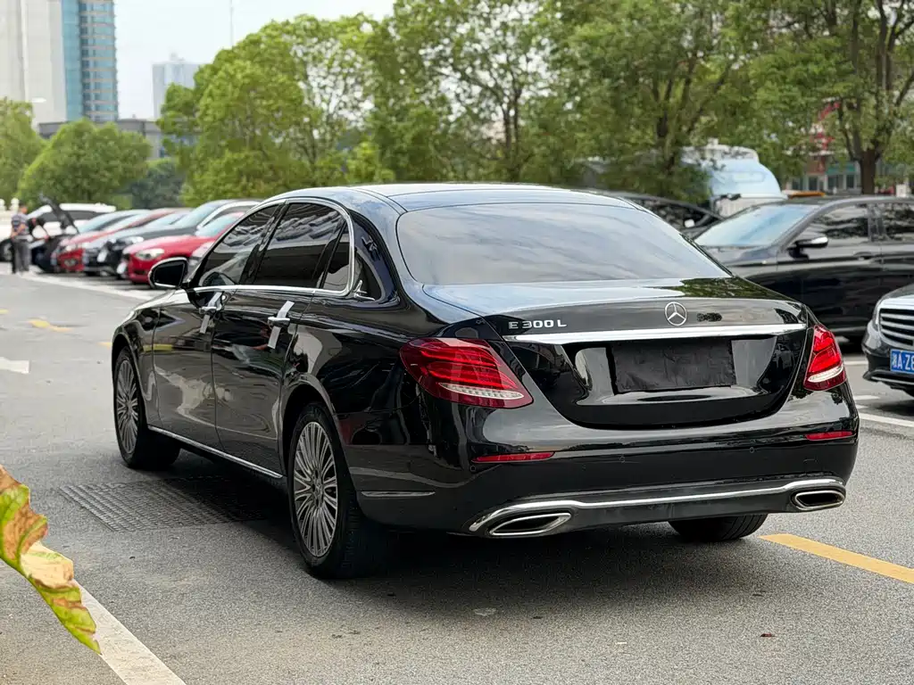 Mercedes-Benz E-Class — миниатюра 15