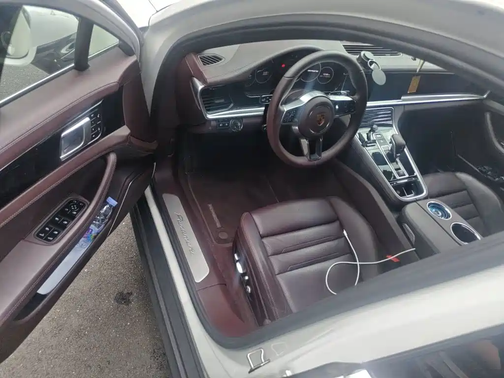Porsche Panamera — миниатюра 12