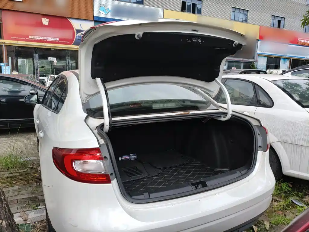 Renault Fluence — миниатюра 19