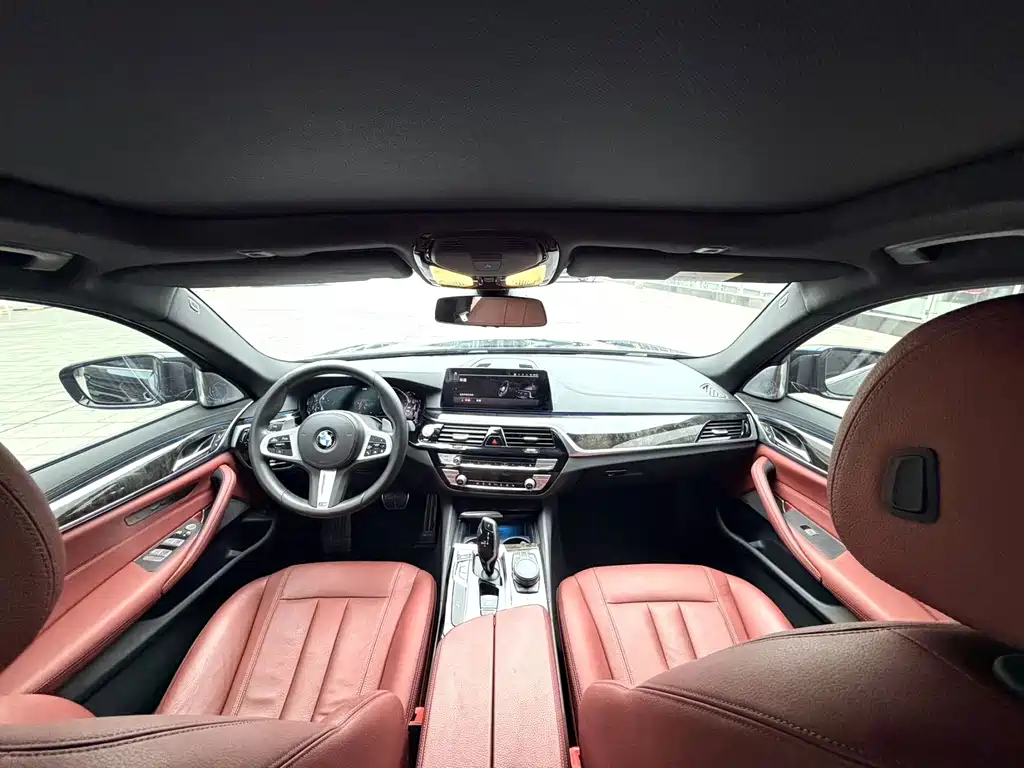 BMW 5 Series — миниатюра 9