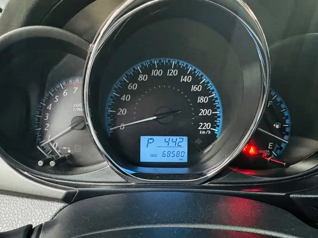 Toyota Yaris L — миниатюра 3