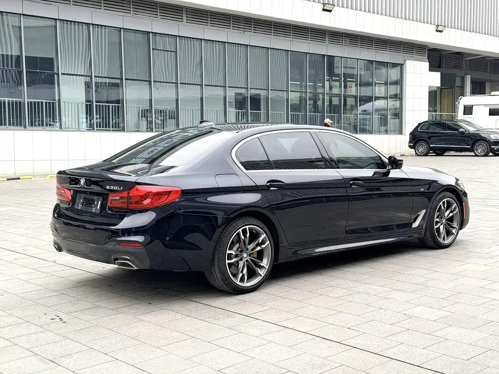 BMW 5 Series — миниатюра 7