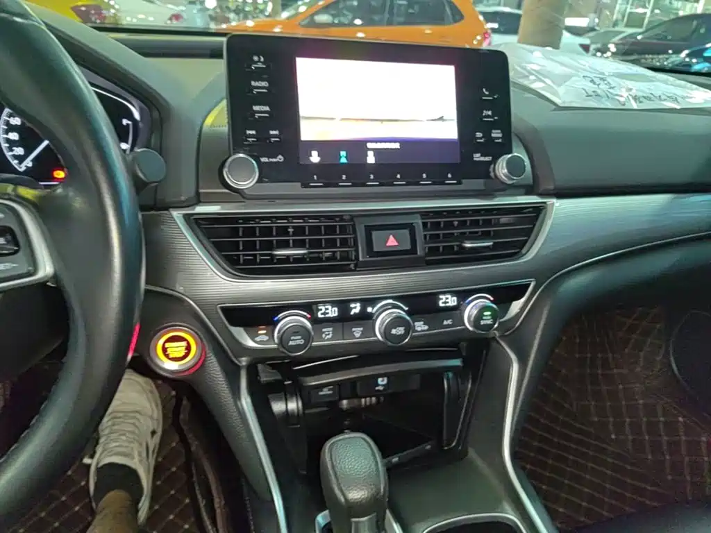 Honda Accord — миниатюра 13