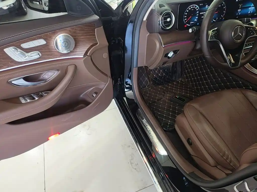 Mercedes-Benz E-Class — миниатюра 16