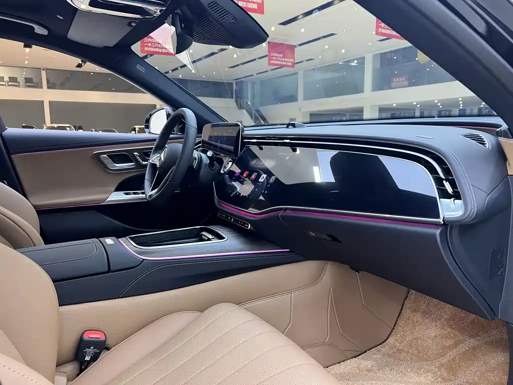 Mercedes-Benz E-Class — миниатюра 11