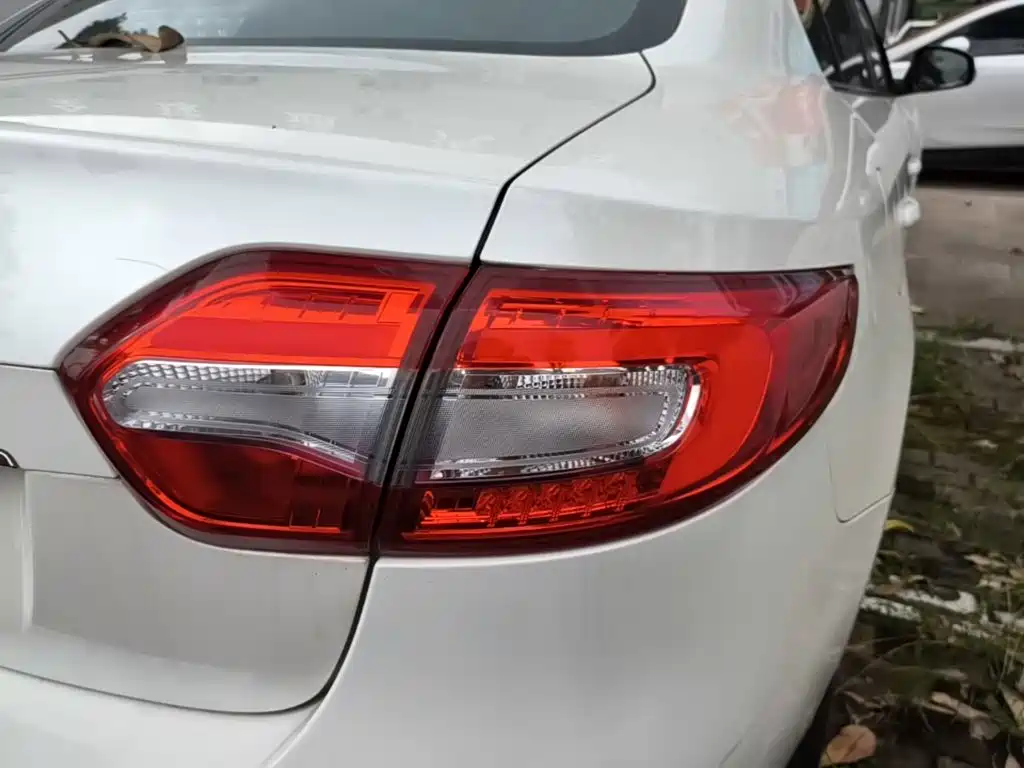 Renault Fluence — миниатюра 8