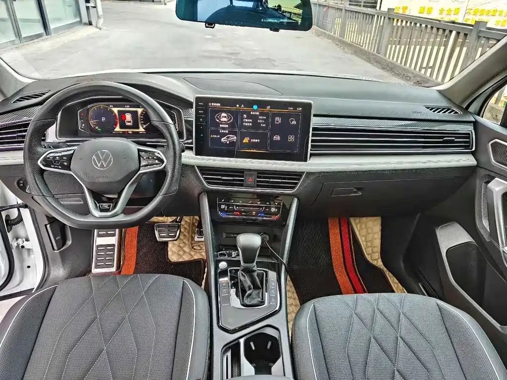 Volkswagen Tiguan L — миниатюра 8