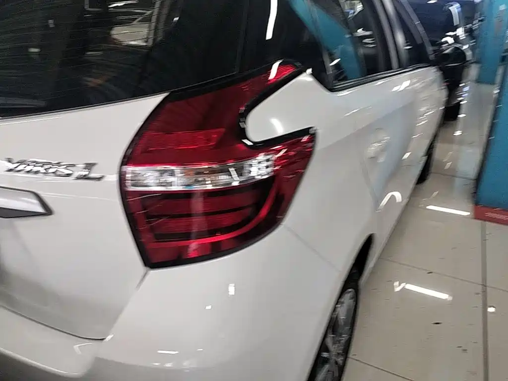 Toyota Yaris L — миниатюра 8
