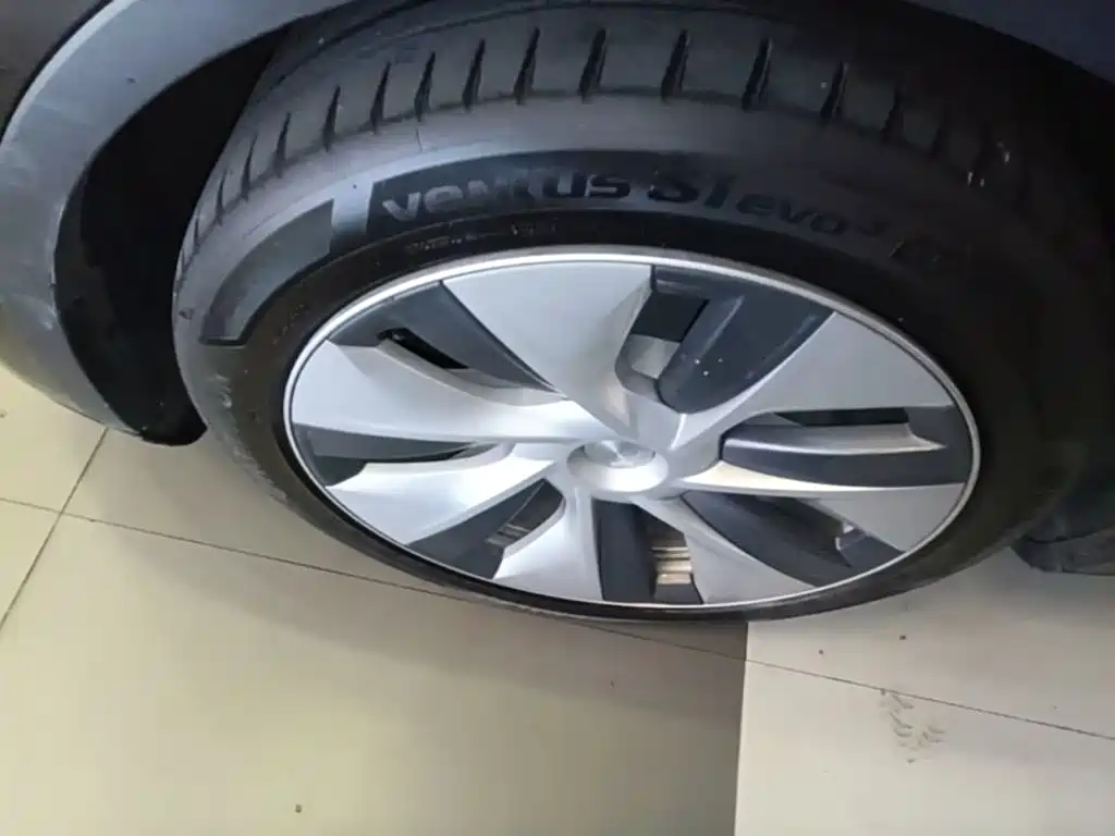 Tesla Model Y — миниатюра 23