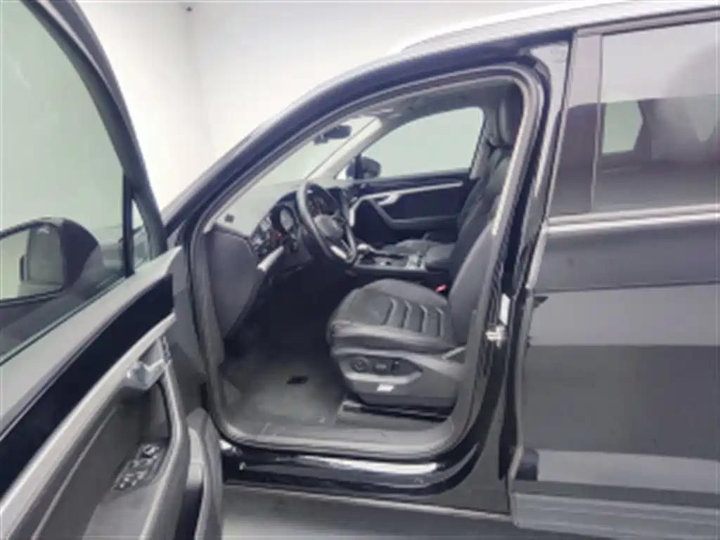 Volkswagen Touareg — миниатюра 7