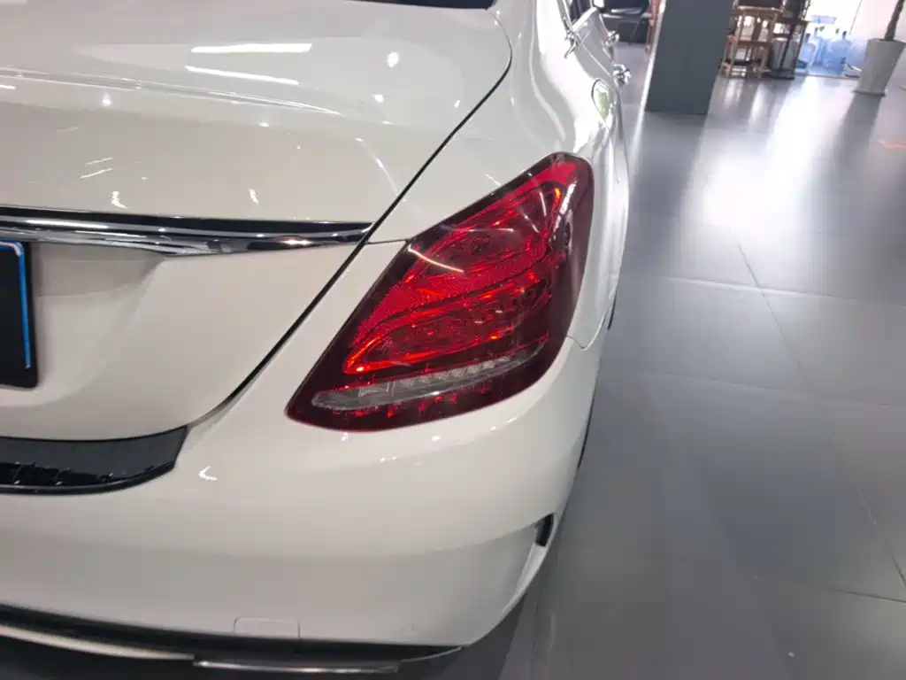 Mercedes-Benz C-Class — миниатюра 8