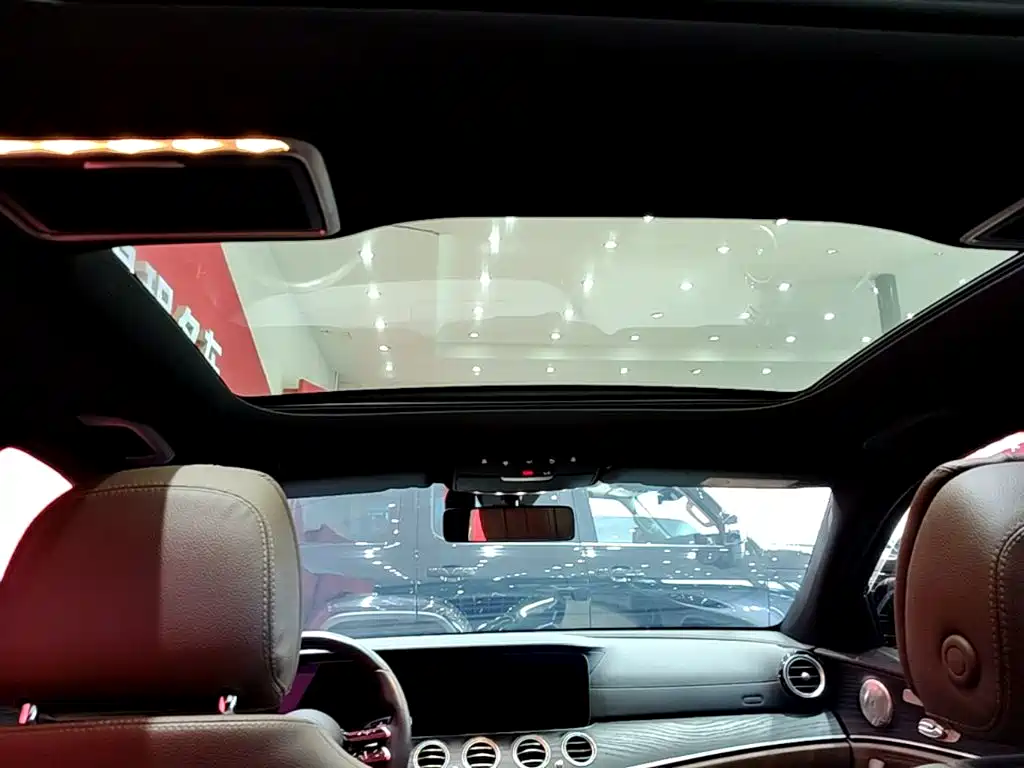 Mercedes-Benz E-Class — миниатюра 18