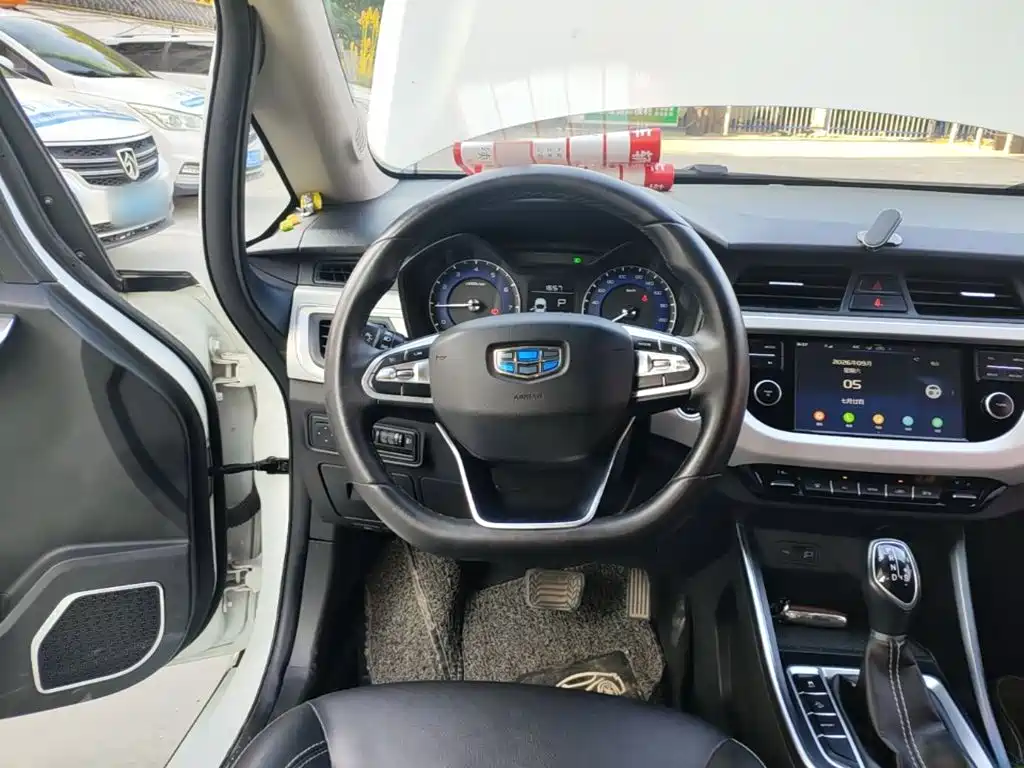 Geely Vision X3 — миниатюра 11