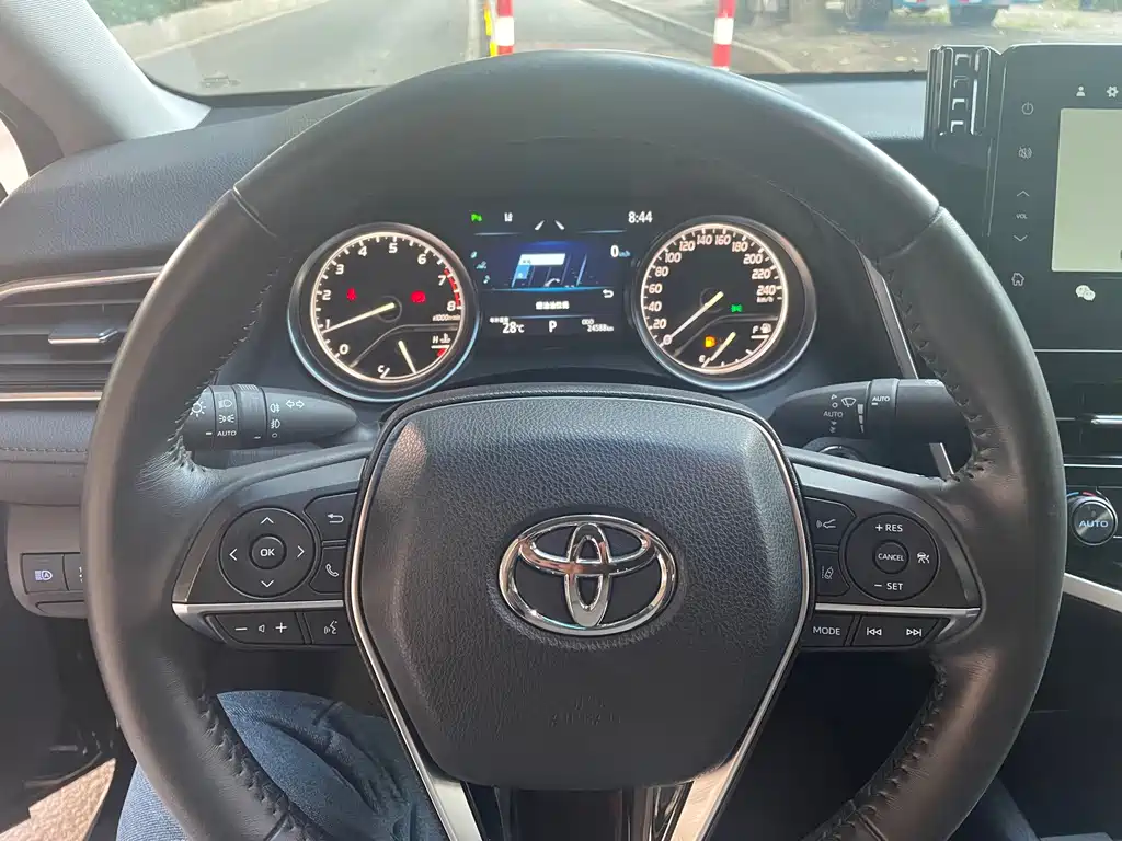 Toyota Camry — миниатюра 7