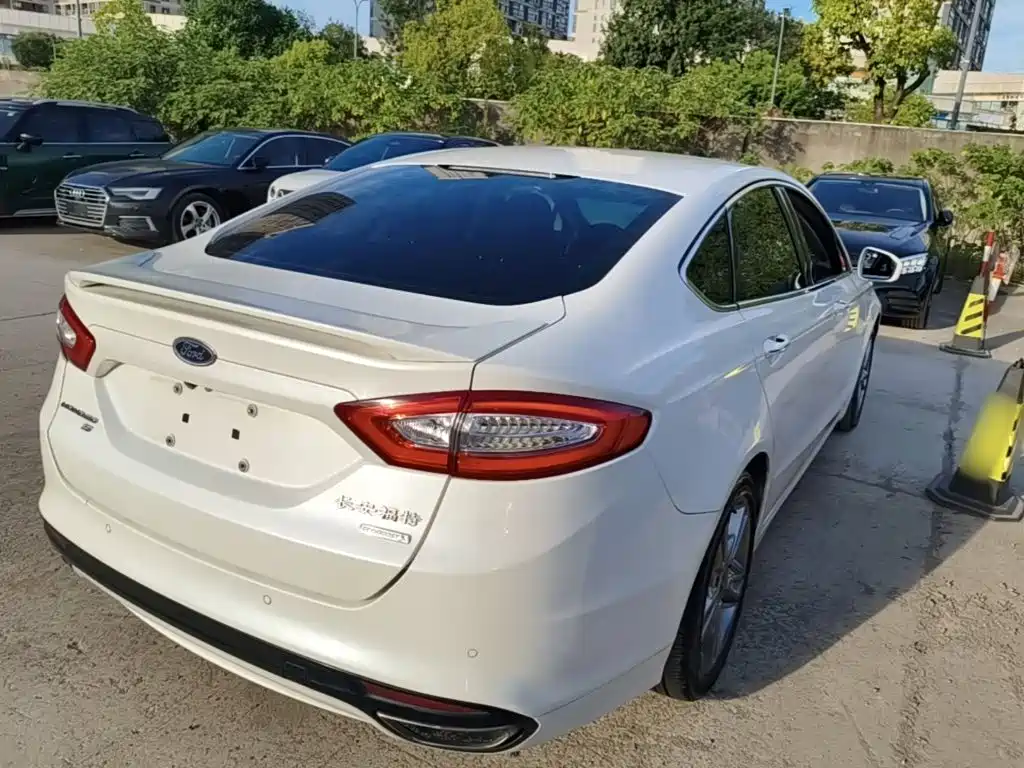 Ford Mondeo — миниатюра 7