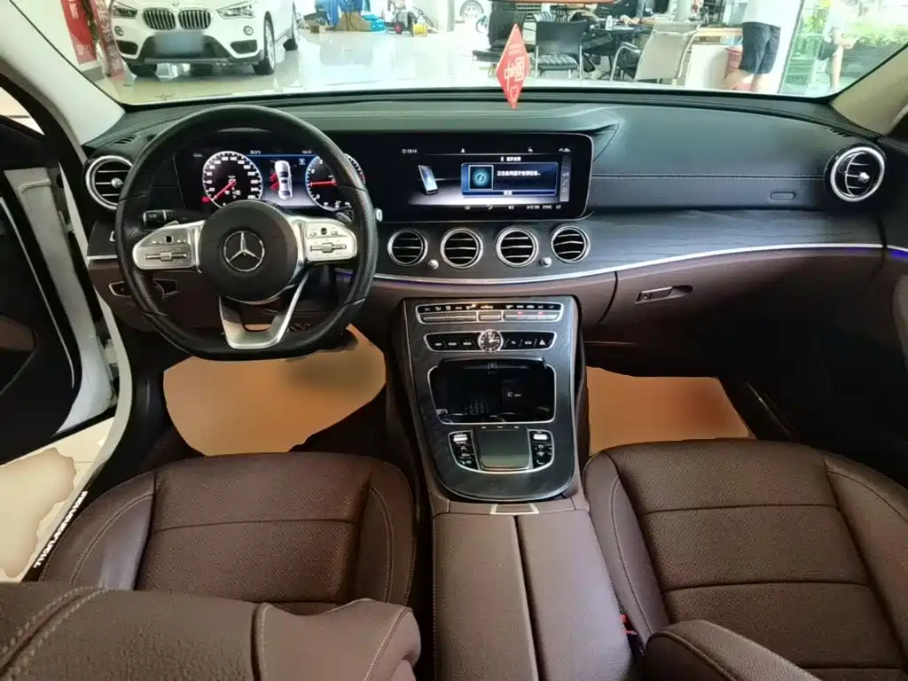 Mercedes-Benz E-Class — миниатюра 10
