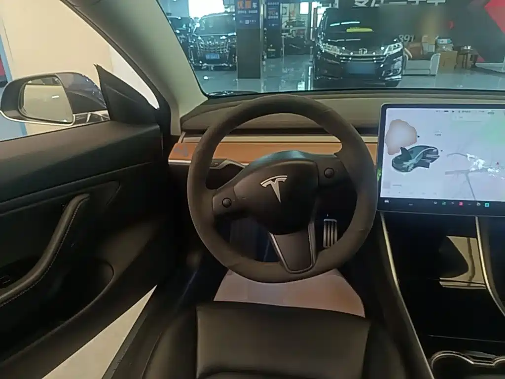 Tesla Model 3 — миниатюра 11