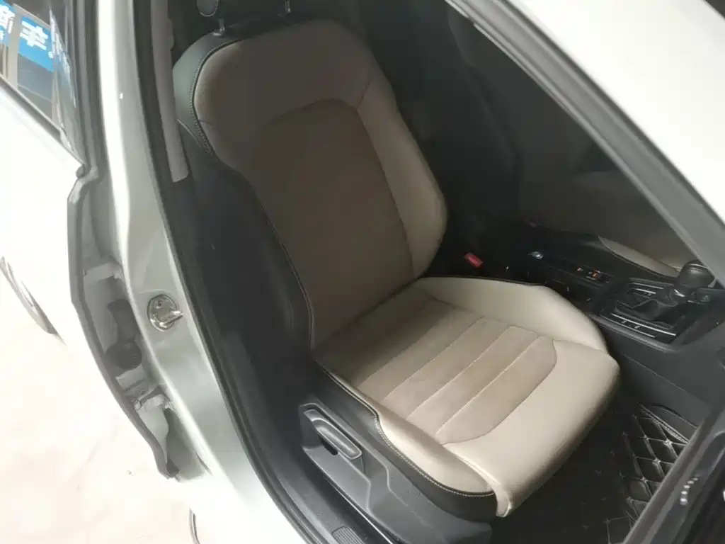 Volkswagen Golf — миниатюра 25