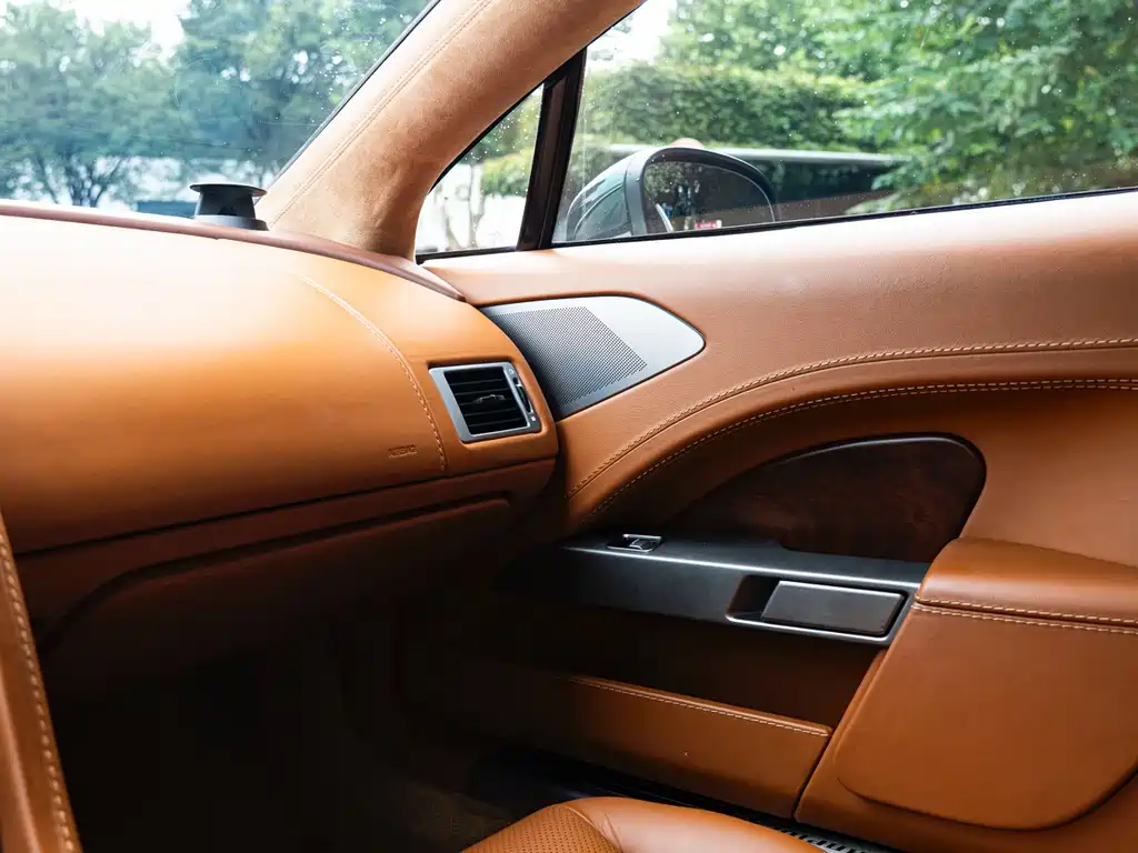 Aston Martin Rapide — миниатюра 21