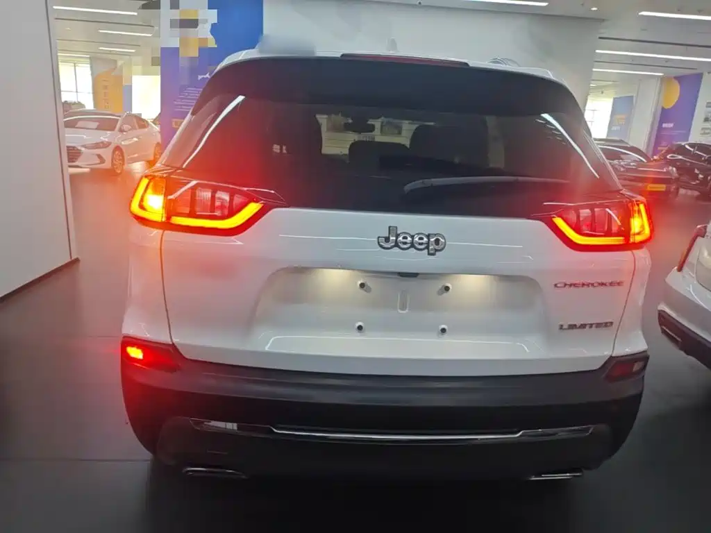 Jeep Cherokee — миниатюра 6