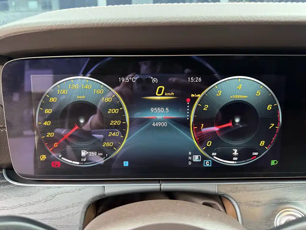 Mercedes-Benz E-Class — миниатюра 11