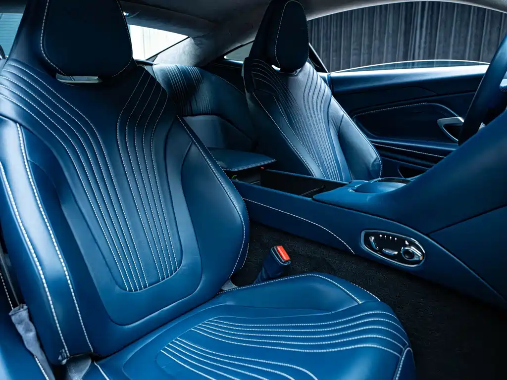 Aston Martin DB11 — миниатюра 13