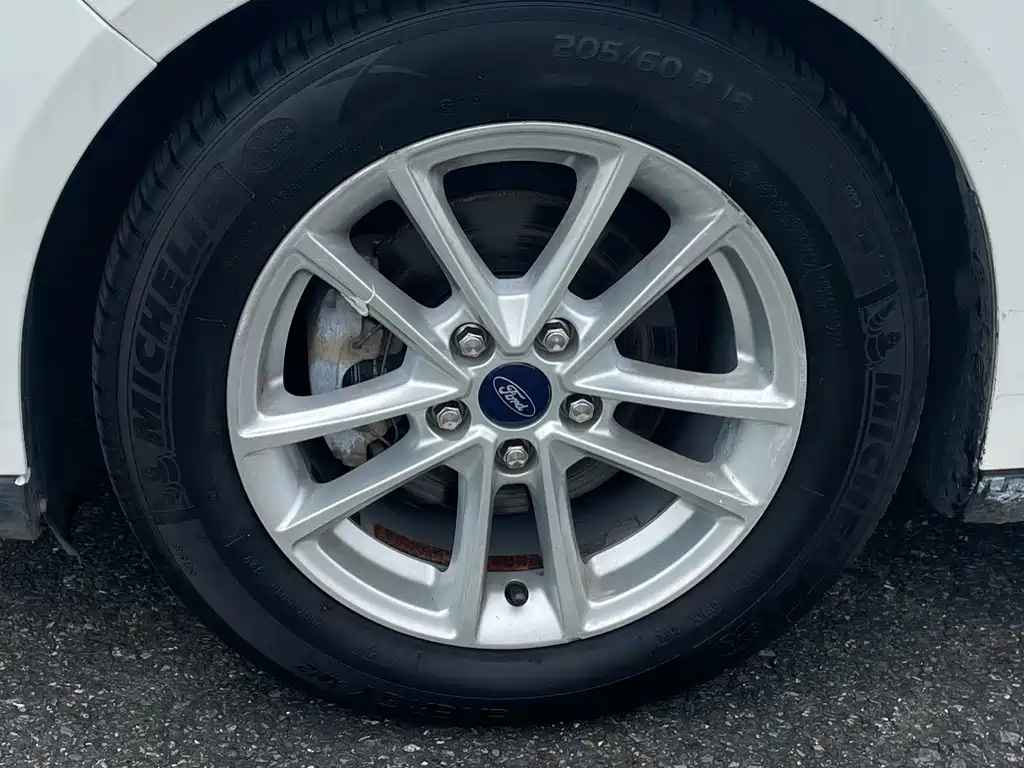 Ford Focus — миниатюра 10