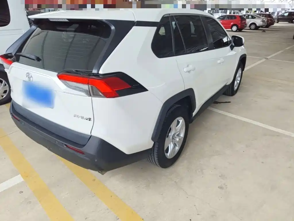 Toyota RAV4 — миниатюра 7