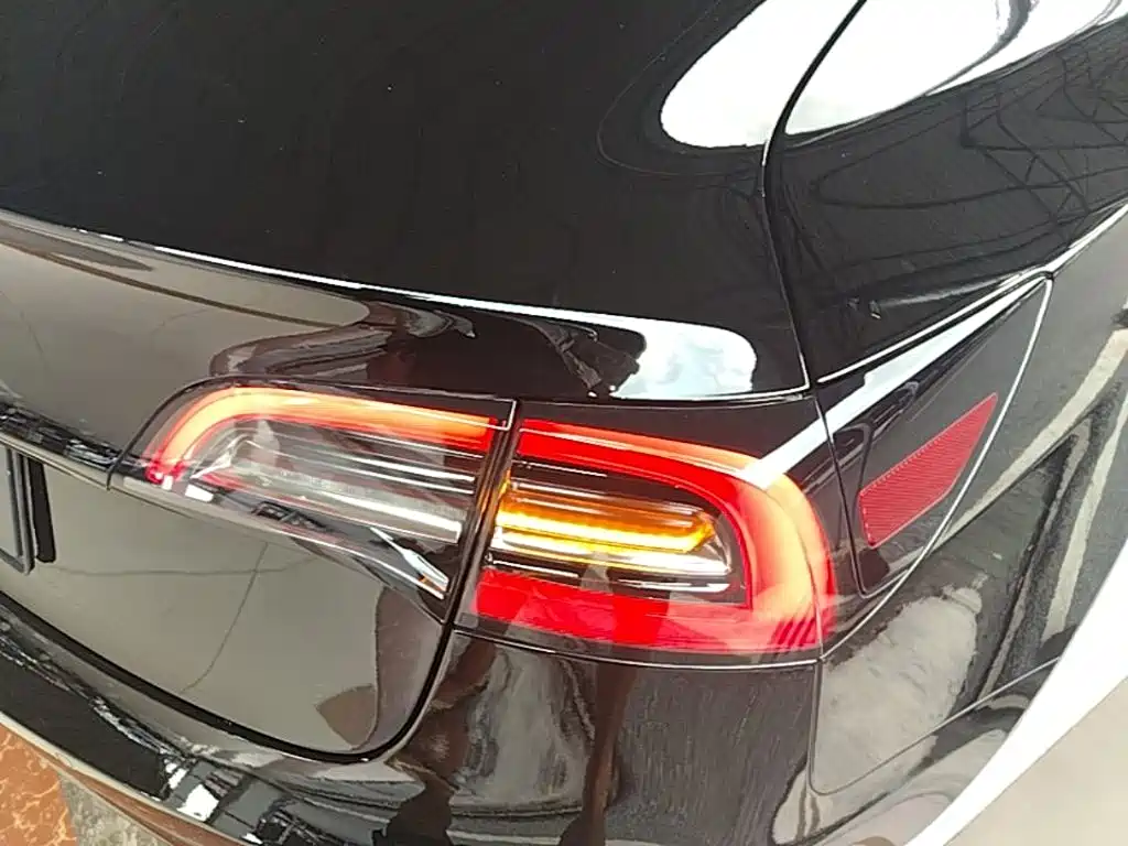 Tesla Model 3 — миниатюра 8