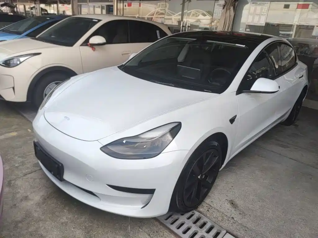 Tesla Model 3 — миниатюра 2