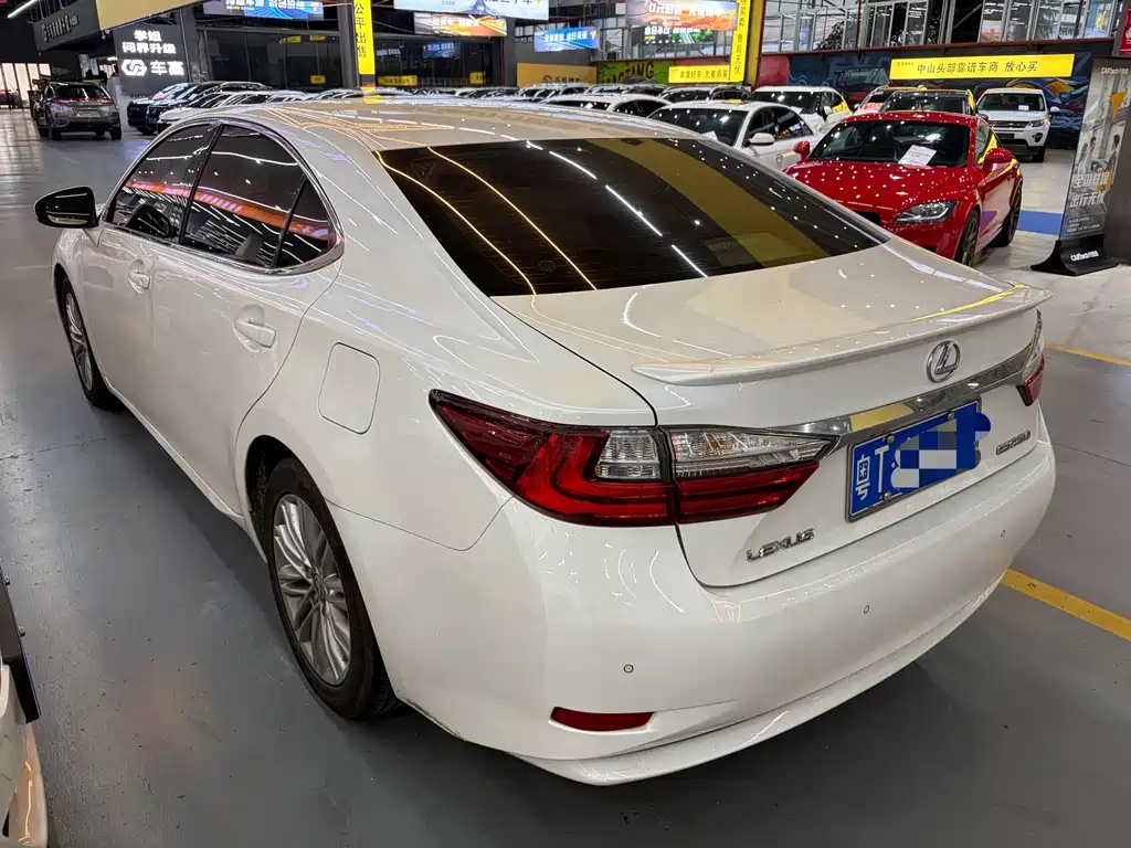 Lexus ES — миниатюра 7