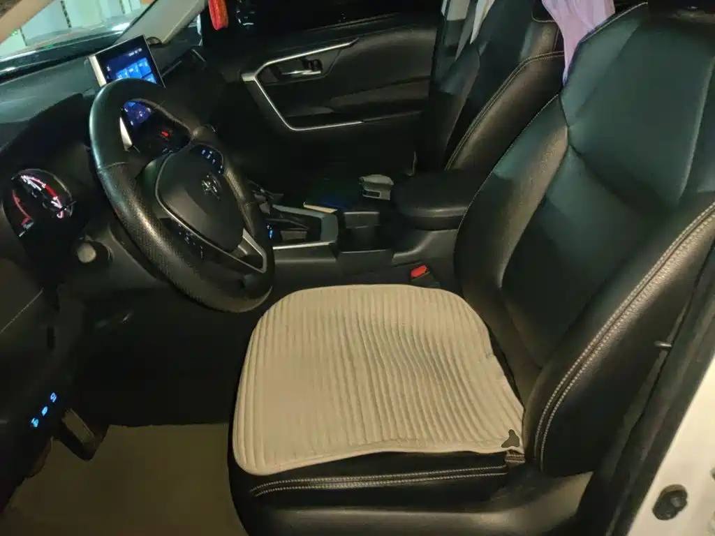 Toyota RAV4 — миниатюра 12