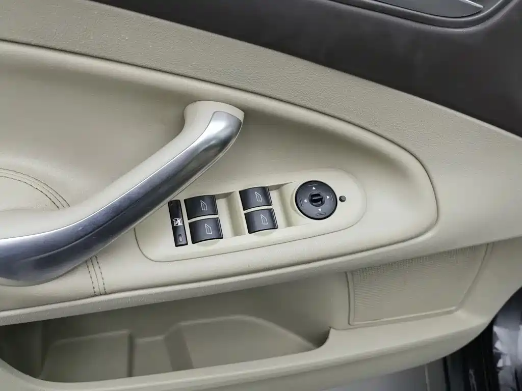 Ford Mondeo — миниатюра 9