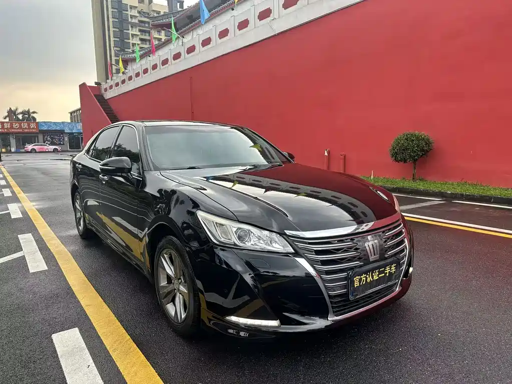 Toyota Crown — миниатюра 2