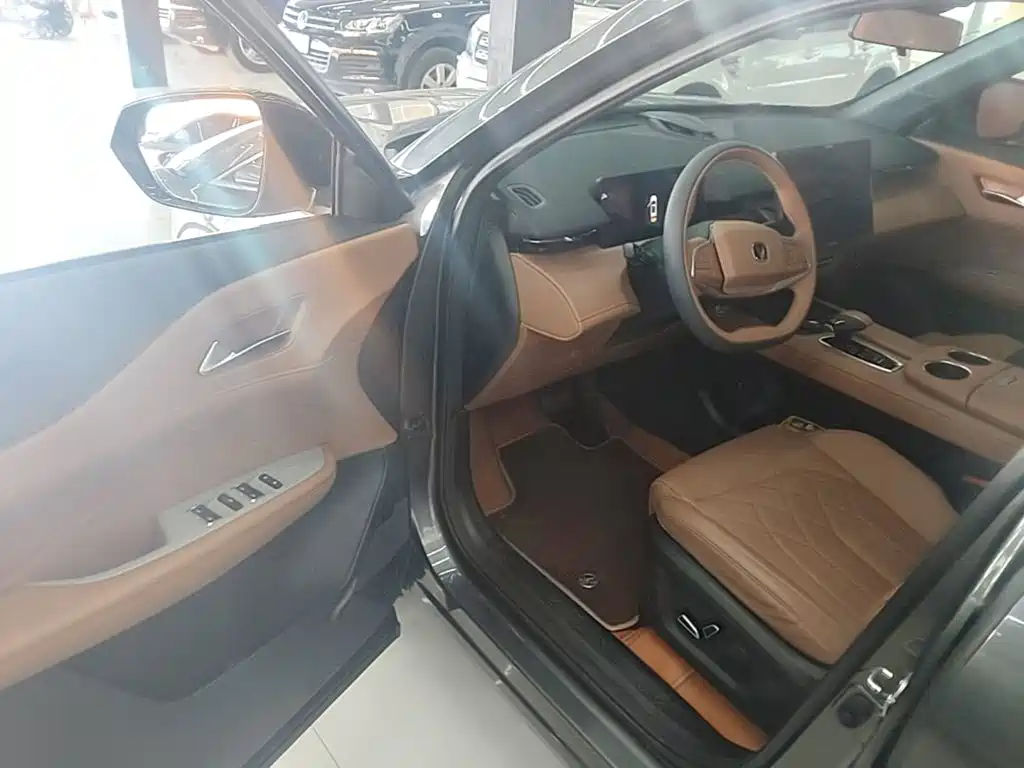 Changan UNI-Z New Energy — миниатюра 16