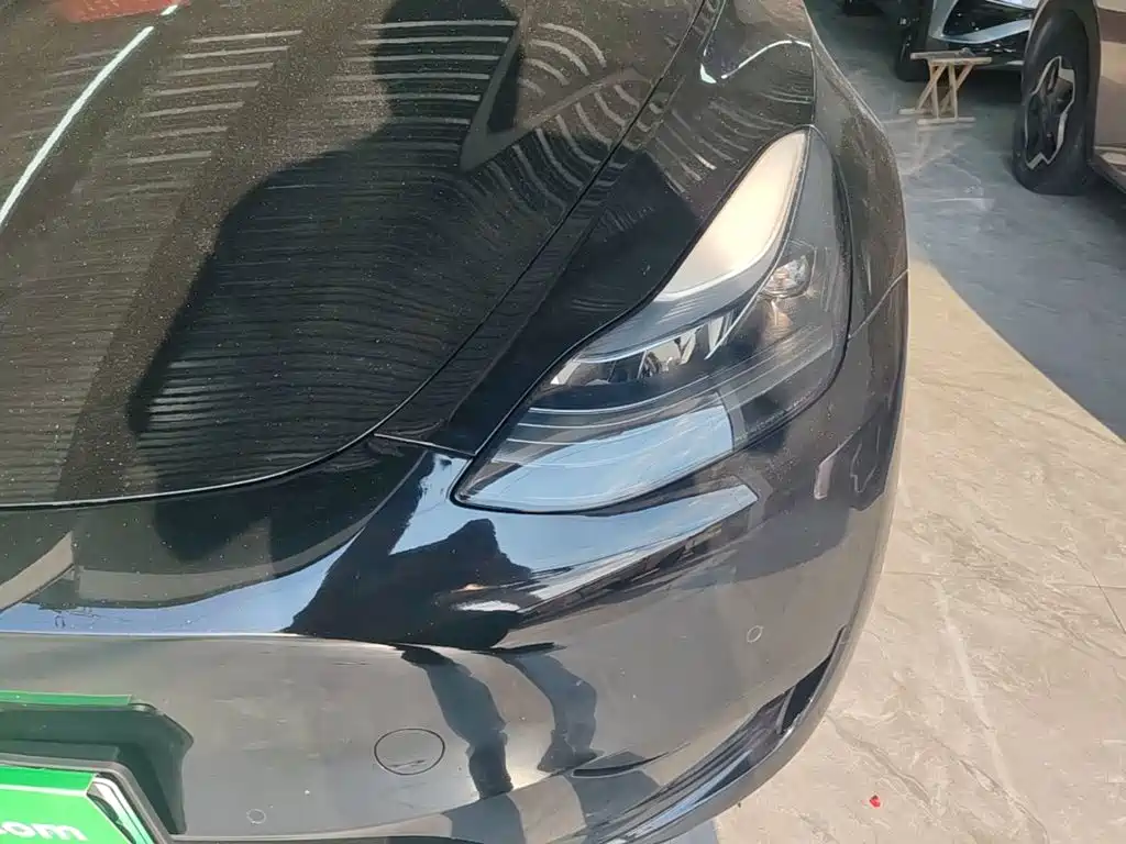 Tesla Model Y — миниатюра 24