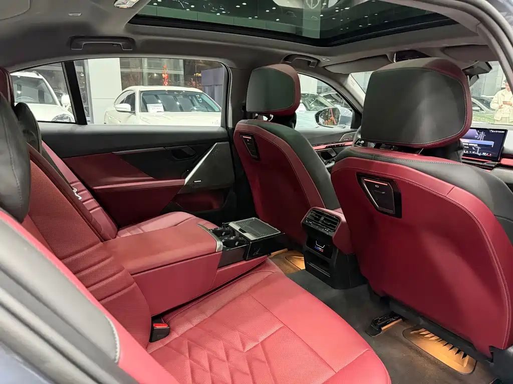 BMW i5 — миниатюра 13