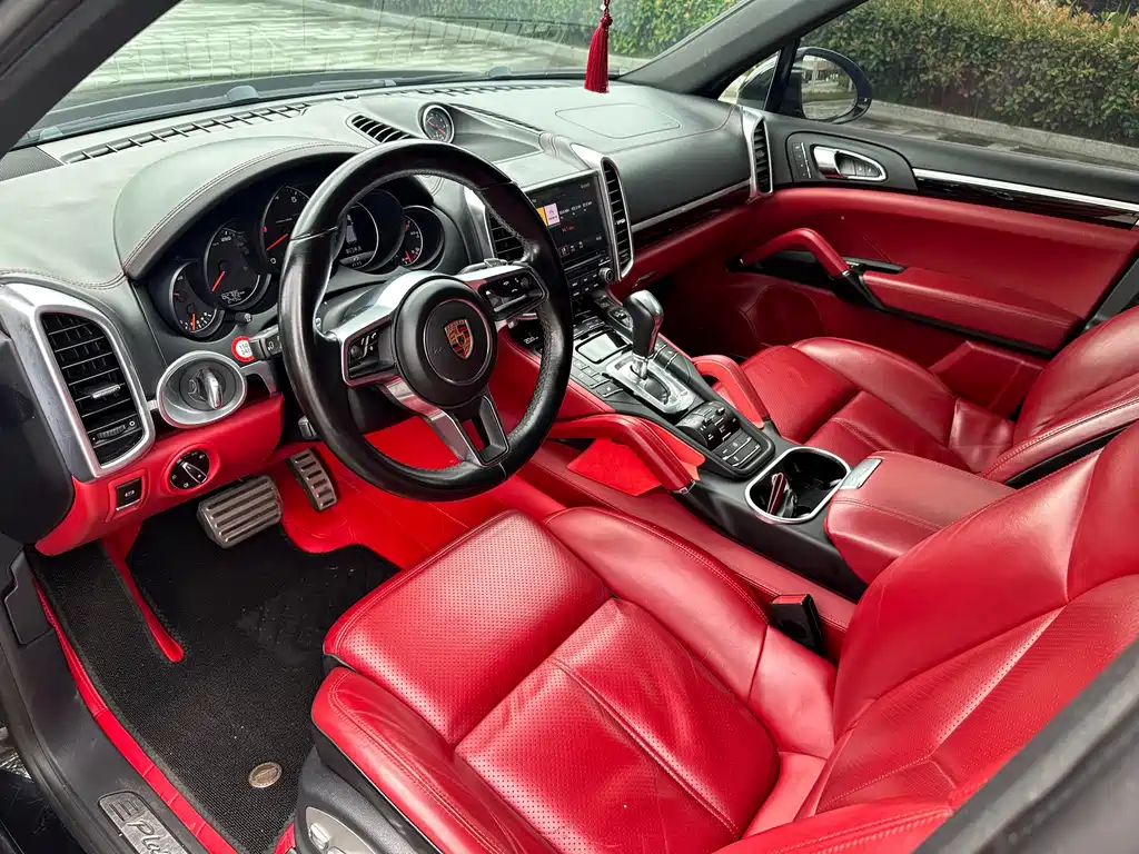 Porsche Cayenne — миниатюра 9
