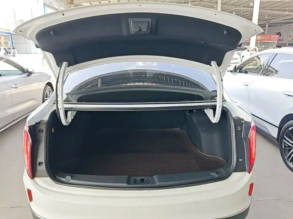 Hongqi Hongqi E-QM5 — миниатюра 19
