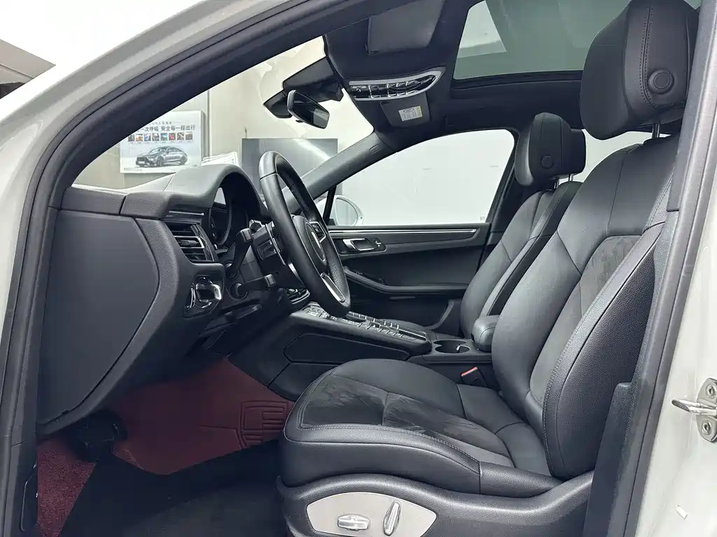 Porsche Macan — миниатюра 9
