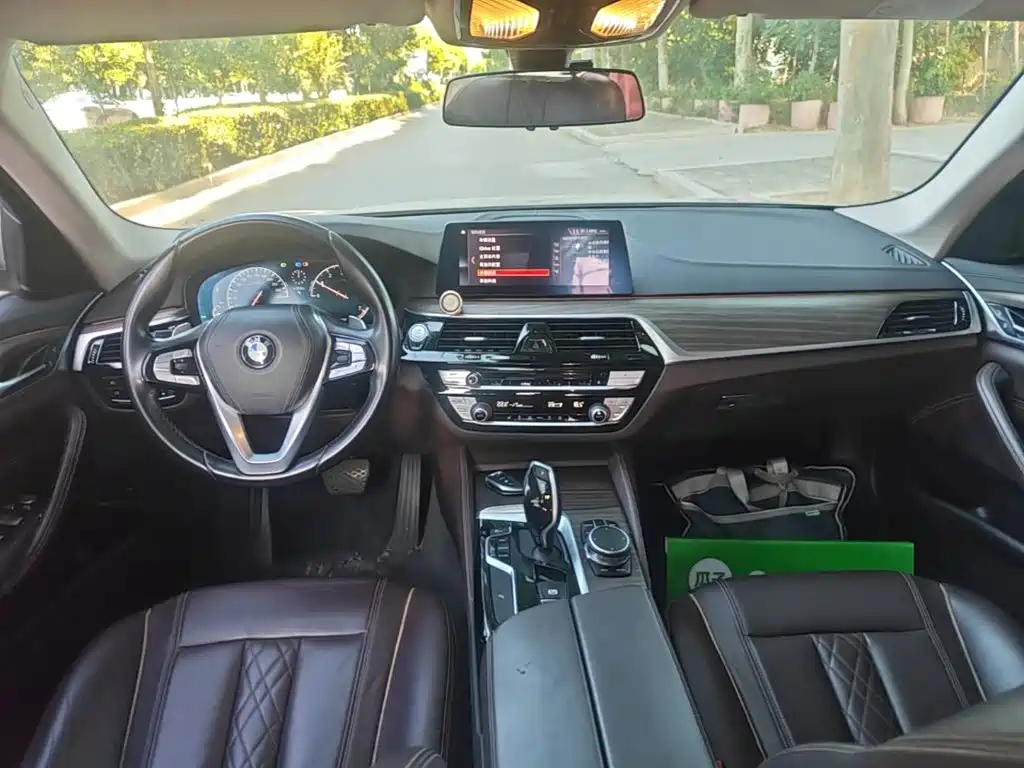 BMW 5 Series — миниатюра 10