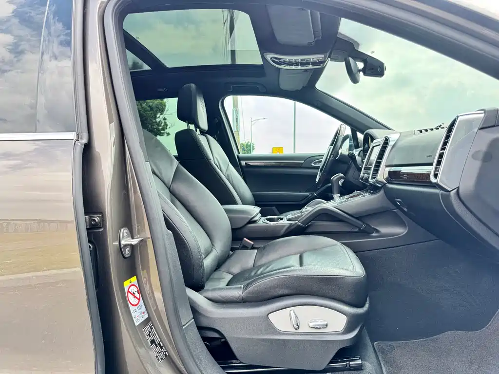 Porsche Cayenne — миниатюра 12