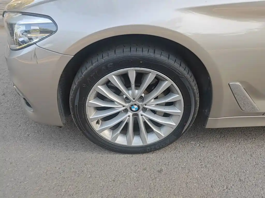 BMW 5 Series — миниатюра 23