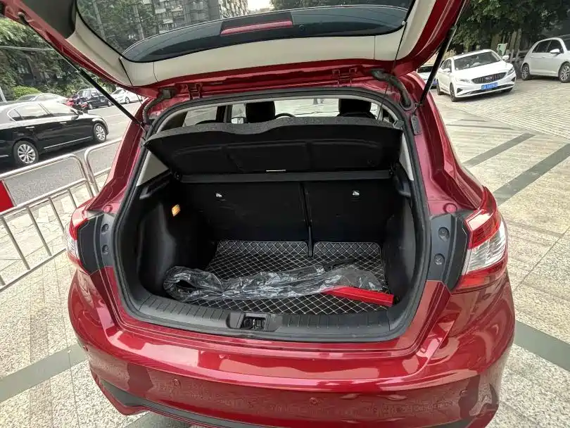 Nissan Tiida — миниатюра 5